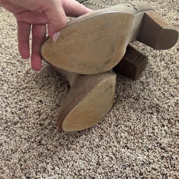 Stylish Tan Ankle Boots for Women - Picture 7 of 7